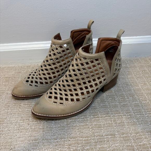 Jeffrey Campbell‎ Taggart Suede Leather Booties Taupe Women's Size 6.5 EUC - Picture 2 of 6